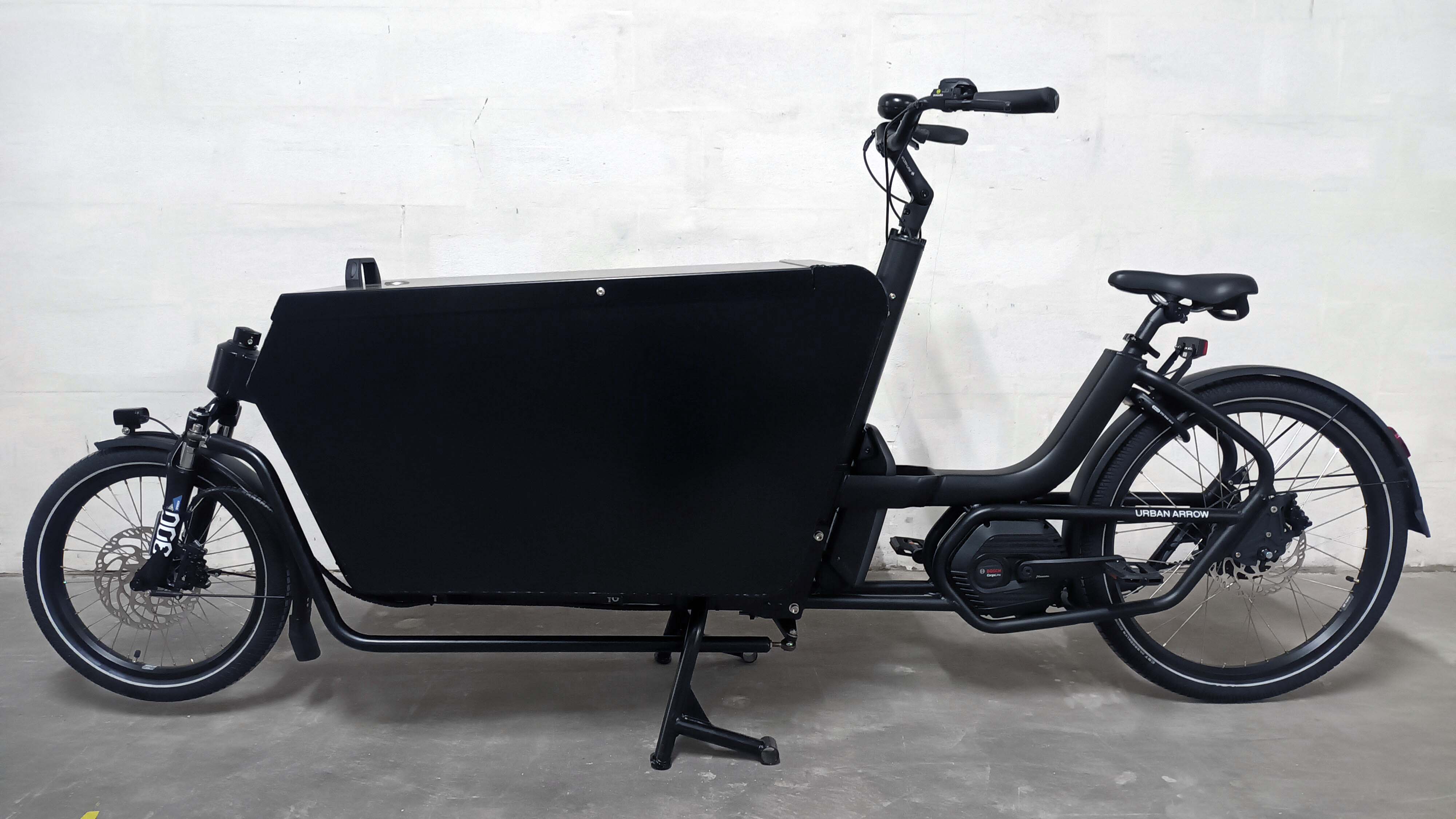 Urban Arrow Flatbed L schwarz | 500WH | E-Lastenrad | 2023 | Enviolo