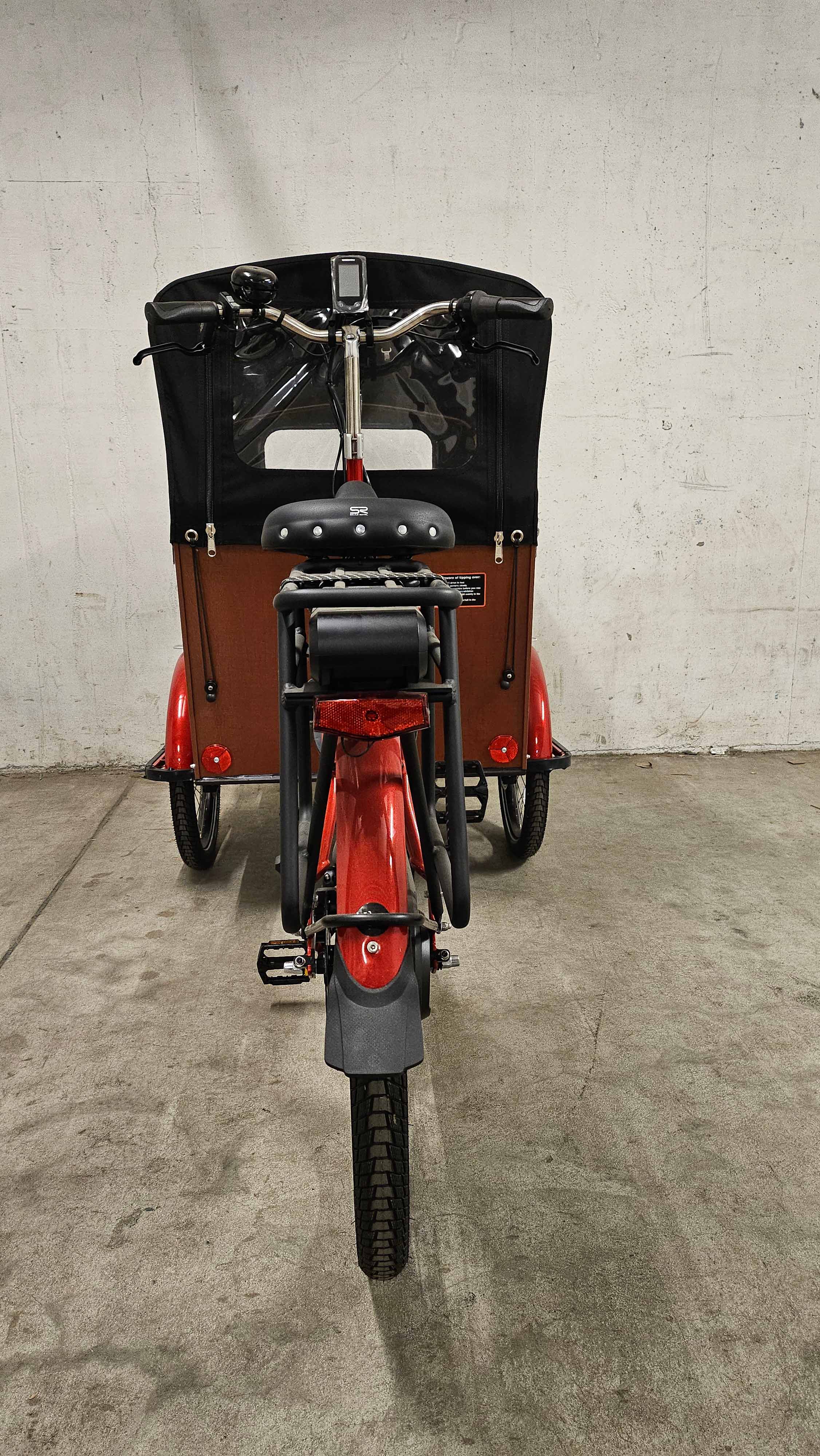 Bakfiets Trike Wide Cruiser Steps rot | 500WH | E-Lastenrad | 2024 | Freilauf-Nabe